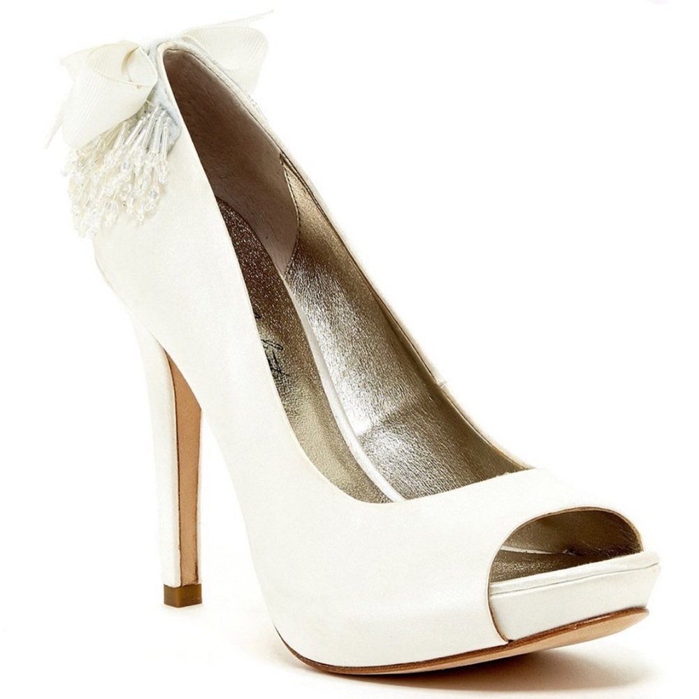 NIB ABS Akira White Satin Peep Toe Shoes